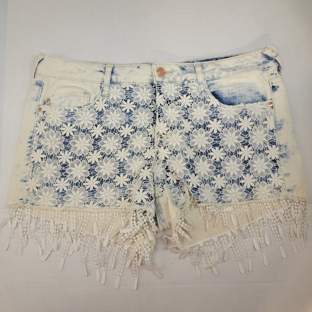 LEI Ashley Lowrise Crochet and Lace Denim Shorts  Sz 11 Y2K Daisy Dukes Fringe